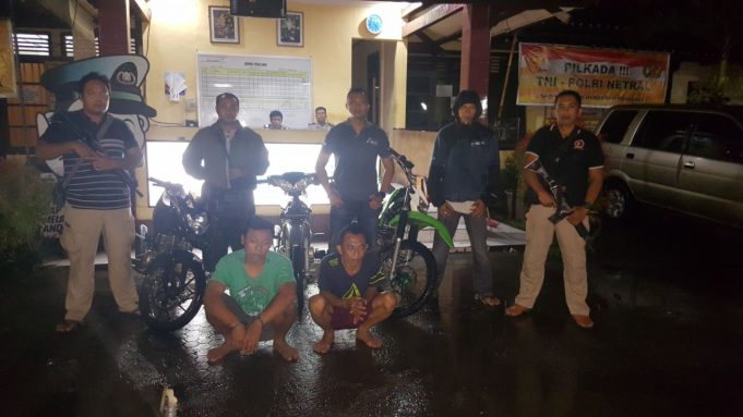 Roda truk sebelah ompong oleh Pak Haji KELET dan Ogel ,pak supir rugi lima juta