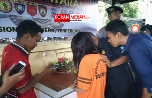 Turun dari taksi, ditangkap polisi