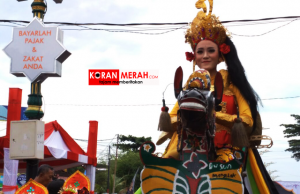 Carnaval Bau Nyale,Praya Barat suguhkan Jaran Kamput