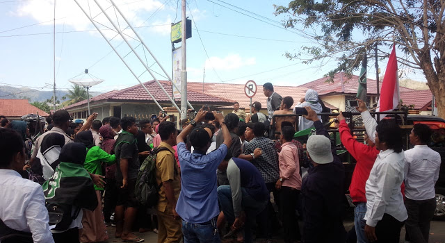 Rusuh Di Polres Dompu, Caca Handika Dilarikan Ke Rumah Sakit