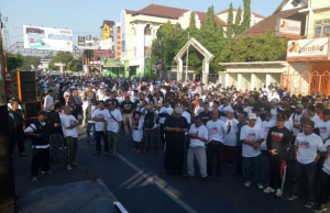 Aksi 2019 Ganti Presiden Digelar Depan Gerai Markobar Milik Anak Jokowi