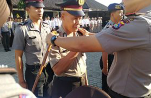 Hari Bhayangkara Ke -72, Polisi Di Lombok Tengah Ini Disulap Jadi Perwira