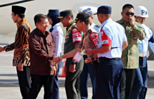 Kapolda NTB Sambut Wapres Di Bandara