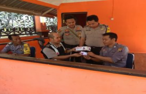 Polres Loteng Cek Kesehatan Polisi Yang Jaga KPU