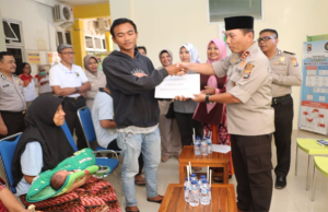 Kapolda Beri Nama Bayi Yang Lahir di Pengungsian Gempa Lombok