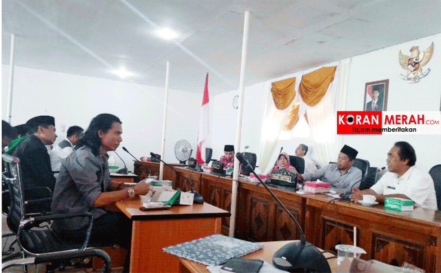 tgb tidak setuju pembangunan bandara