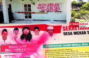 kantor desa mekar sari disegel