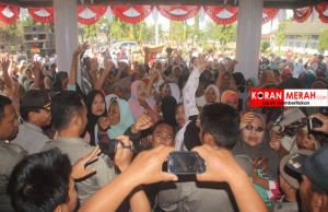 pedagang pasa renteng demo