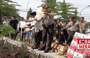 Ribuan Liter Miras Dimusnah, Kapolres Bima Ingatkan Bahayanya