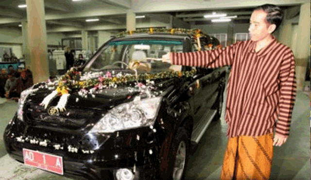 Jokowi-dan-mobil-Esemka