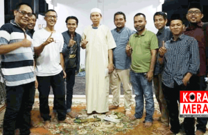 Acungkan Satu Jari Bersama Zaenul Majdi, Komisioner KPID NTB Bakal Dilaporkan