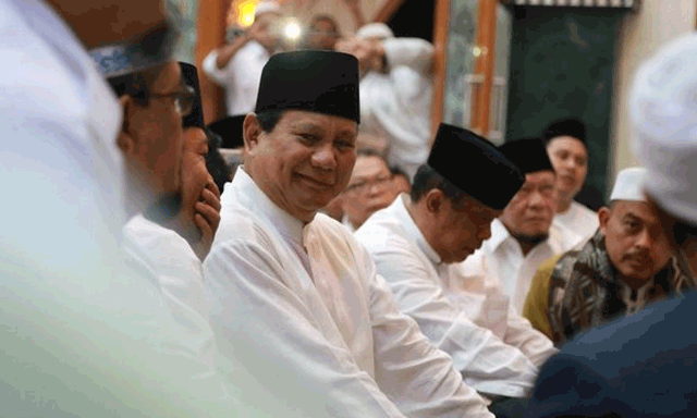 Prabowo-sholat-jumat