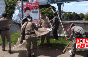 Pol PP Tertibkan Baleho Dan Spanduk Caleg
