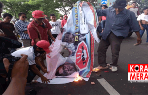 Tolak Ke NTB, Aliansi Generasi Muda NTB Injak Dan Bakar Spanduk Neno Cs