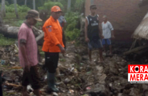 Tanggul Jebol, Rendam Rumah Warga