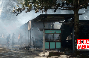 Lapak di Depan SMPN 1 Praya Terbakar. Asal Api Menurut Saksi Mata