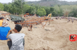 Warga Hentikan Paksa Tambang di Desa Pengembur. Alat Berat Dirusak