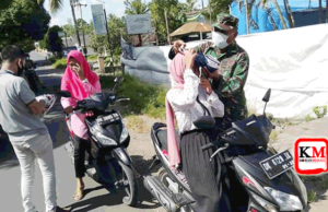 Bagikan Masker di Jalan, Koramil Janapria Dan Pemdes Minta Warga Taat Aturan