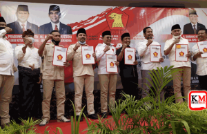 DPD Gerindra Serahkan B1 KWK Kepada Tujuh Bapaslon Pilkada Serentak NTB