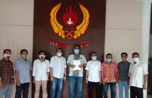 KONI Provinsi Serahkan Pengesahan Pengurus Hasil Musorkab KONI Loteng