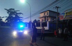 Polisi Sisir Perang Petasan di Praya. Yang Ngeyel Kena Jewer