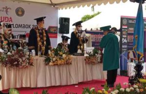 Cara Unik Wisuda 341 Mahasiswa Poltekpar Lombok, Dari Drive Thru Hingga Ala MotoGP