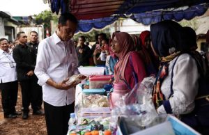 Kunjungan Ke Bandung, Jokowi Cek Harga Minyak Goreng Yang Meroket