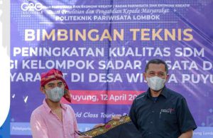 Pacu Peningkatan SDM, Poltekpar Lombok Latih Pokdarwis Dan Warga