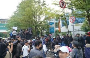 Wiih…Uang Rp45 Milliar Raib, Massa Geruduk Kantor Bank BNI