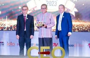 Dirut Bank NTB Syariah Kukuh Rahardjo Sabet Anugerah Top 100 CEO 2023