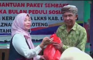 Tim PKK Lombok Tengah Salurkan Bantuan Paket Sembako untuk Masyarakat Kurang Mampu