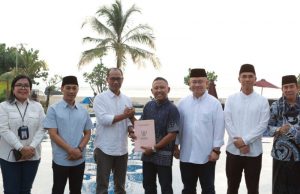 Disaksikan Sekda dan Pimpinan DPRD Loteng, ITDC Terima 12 Sertifikat HPL